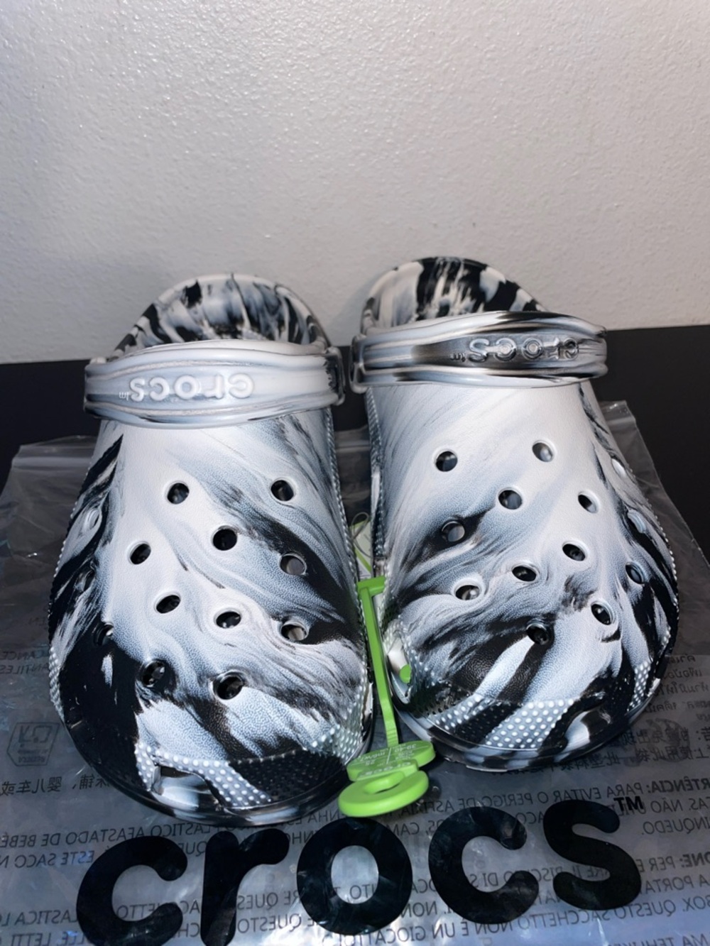 CROCS Classic Marble Clog - Picture 3 of 13